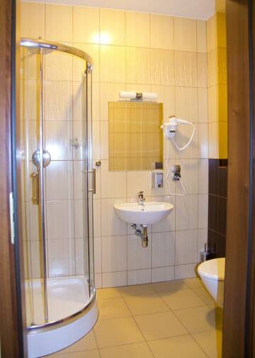 Фото номера Трехместный номер Отель Hotel Odessa г. Wysokie Mazowieckie 2