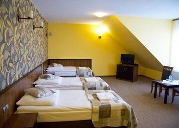 Фото номера Трехместный номер Отель Hotel Odessa г. Wysokie Mazowieckie 7
