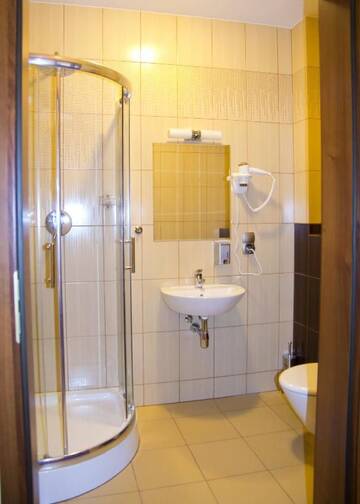 Фото номера Трехместный номер Отель Hotel Odessa г. Wysokie Mazowieckie 10